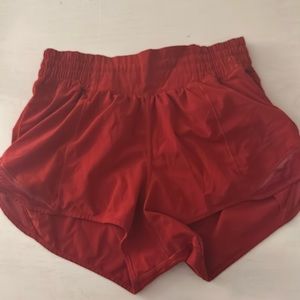 Lululemon Red hotty hots 2.5” high waist